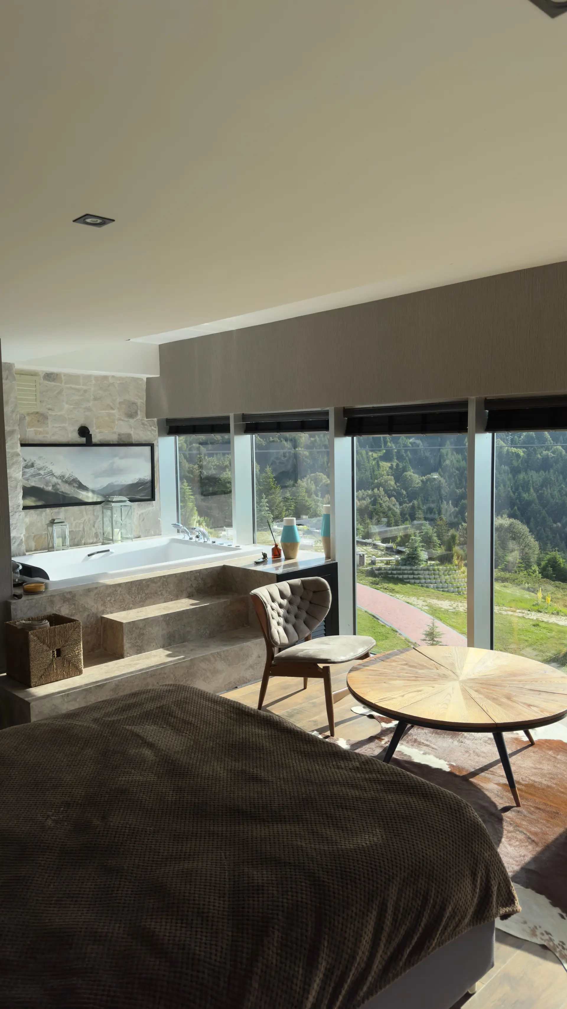 Luxuriöse Suite mit Panoramablick auf die Alpen